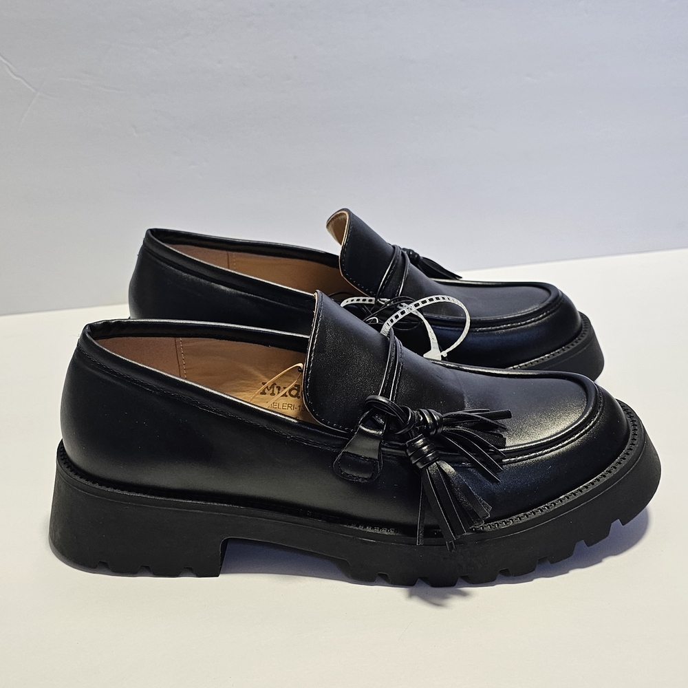 Mudd Black Chunky Loafers With  Tassel - Picture 7 of 9
